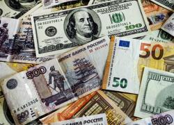 Dollaro ai minimi dal 2022, euro a 1,1282 (+0,8%), sterlina a 1,3015, franco svizzero a 1,2202 ai massimi storici