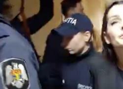 Moldavia, arrestata filorussa Eugenia Gutsul, governatrice della Gagauzia in catene al processo per "finanziamento illecito da 19mila €" – VIDEO