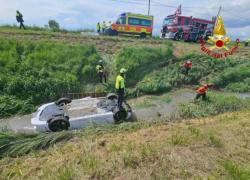 Incidente a Concordia Sagittaria (Venezia), Lamborghini finisce nel canale, morto l'imprenditore 51enne Luca Polito, ferito l'amico - VIDEO