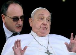 Le ultime parole di Papa Francesco il giorno della morte all'infermiere Massimiliano Strappetti: "Grazie per avermi riportato in Piazza", poi l’addio con la mano