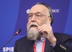 Aleksandr Dugin su Papa Francesco: "Non è stato un buon pontefice, woke, globalista e di sinistra, ha appoggiato migranti, gay e pervertiti"