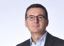 EssilorLuxottica, nel Q1 2025 ricavi €6,8 mld (+7,3%); Milleri: "Crescita in tutte le aree geografiche e innovazioni nel settore wearable e med-tech"