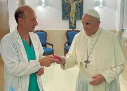 Medico di Papa Francesco Sergio Alfieri: "Era in coma, aveva gli occhi aperti e non rispondeva più, il ricovero sarebbe stato inutile, aveva chiesto di non essere intubato