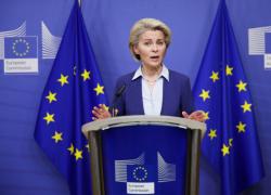 Dopo i vaccini Covid, le armi: la Von Der Leyen ci ricasca, non c’è niente da fare, la democrazia le fa venire l’orticaria