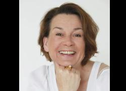 Amburgo, scrittrice Alexandra Fröhlich uccisa con un colpo di arma da fuoco dopo aggressione nella sua casa-battello sul fiume Elba