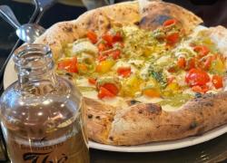 Madonna, che pizza. Sembra di essere a Napoli, invece...
