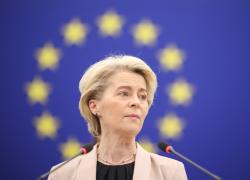 Pfizergate, tribunale Ue ordina di mostrare sms con Bourla per i vaccini Covid, Von der leyen e Commissione Ue all’angolo; Ursula dovrebbe dimettersi!