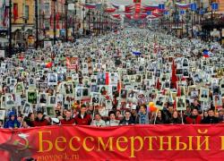 Reggimento Immortale a Roma il 4 maggio, a 80 anni dalla vittoria dell'Unione Sovietica sulla Germania nazista e della fine della II guerra mondiale