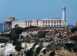 USA, Trump ordina la riapertura del carcere di Alcatraz: "Ospiterà i criminali più violenti e spietati, sarà un simbolo di giustizia  e legge"