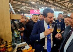Salvini al Padiglione Sicilia di TuttoFood: “Adoro la Sicilia, orgoglio del Made in Italy”
