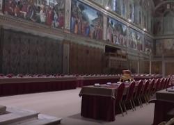 Conclave, Cappella Sistina pronta ad accogliere i 133 cardinali elettori: ecco l'interno della sala con le postazioni e i nomi - VIDEO
