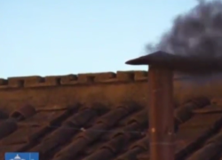 Conclave, fumata nera dopo la prima votazione, nessun Papa eletto, domani altri quattro scrutini, due al mattino e due al pomeriggio - VIDEO