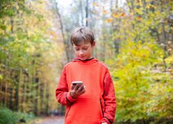 Ricoveri Neuropsichiatra Infantile aumentati del 183% in 13 anni, Isabella Conti: "Alla base uso smartphone, legge per vietarli a bambini sotto una certa età e a scuola"