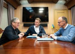 Ucraina, Macron, Merz, Starmer e Tusk a Kiev per "summit dei volenterosi", Meloni collegata da remoto: "Chiederemo cessate fuoco di 30 giorni a Mosca"