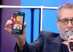 Gaffe di Formigli: "I Simpson hanno predetto Leone XIV, guardate l'immagine, è Prevost, il Papa americano della serie", ma mostra una foto creata con l'AI - VIDEO