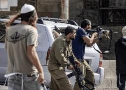 Cisgiordania, nella battaglia di Aqraba i coloni illegali israeliani non risparmiano né la terra né le vite dei palestinesi