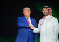 In Arabia Saudita Trump critica l'interventismo occidentale, e celebra la crescita dei paesi sovrani