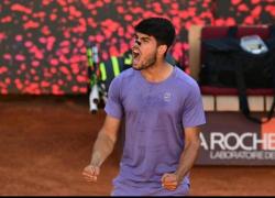Tennis, Alcaraz batte Sinner nella finale degli Internazionali BNL d’Italia a Roma, lo spagnolo trionfa 7-6/6-1 al Foro Italico
