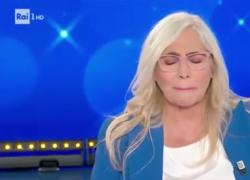 Mara Venier lascia Domenica In, l'annuncio in lacrime nell'ultima puntata: "Mio marito non sta bene, Nicola ti amo" - VIDEO