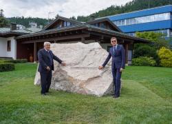 EssilorLuxottica, via Valcozzena nel Comune di Agordo sarà intitolata a Leonardo Del Vecchio nel giorno dei suoi 90 anni dalla nascita