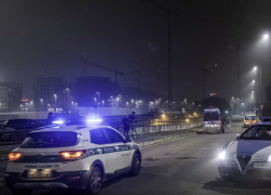 Milano, morto 21enne libico Mahmoud Mohamed alla guida di scooter Tmax dopo schianto contro semaforo, scappava dalla polizia, non aveva patente