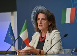Gaza, Ribera critica Ue: "Commissione non fa nulla, nella Striscia spettacolo intollerabile, da inferno dantesco, simile a Auschwitz"