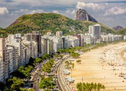 Rio de Janeiro, addio al samba sulla spiaggia di Copacabana per un decreto del sindaco che vieta la musica nei chioschi