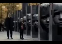 Giorno della memoria del genocidio a Gaza, anno 2040, "16esimo anniversario, cerimonie in tutto il mondo, i bambini: "Nonno, ma dov'eri? E tu mamma? non avete fatto niente per fermarlo? Perchè? - VIDEO