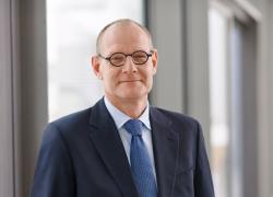 Siemens Healthineers, nel Q2 2025 ricavi +6,8% e margine EBIT rettificato complessivo del 16,6%; Montag: "Solido avvio, pesa la geopolitica"