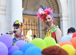 Regione Lombardia nega il patrocinio al gay pride di Milano: "Manifestazione divisiva e politica, famiglia formata da uomo e donna"