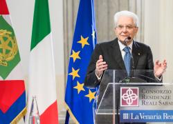 Mattarella regista dell’intesa, prove di disgelo tra Meloni e Macron: appuntamento a Roma, ma il copione lo scrive il Colle