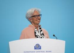 Lagarde "lascia la Bce per guidare il WEF dopo dimissioni di Schwab", portavoce prova a smentire: "Arriverà a fine mandato del 2027"