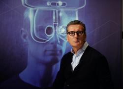 EssilorLuxottica e MidEuropa, annunciata acquisizione della rete oftalmica Optegra; svolta med-tech con IA, wearable e tecnologie avanzate