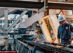 Disoccupazione Italia aprile 2025 scende al 5,9%, -0,2% su base mensile e -1% su quella annua, occupazione stabile al 62,7%