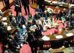 Decreto sicurezza è legge, approvato in Senato con 109 voti favorevoli, 69 contrari e 1 astenuto, proteste delle opposizioni