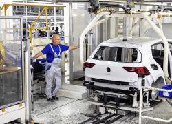 Volkswagen, 20 mila dipendenti volontari uscenti con incentivi fino a €400 mila per lavoratori anziani