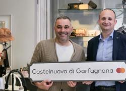 Mastercard, il borgo toscano di Castelnuovo di Garfagnana scelto per guidare la campagna europea “Click to Pay”