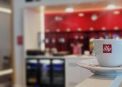 illycaffè, al via partnership con Iberia; da giugno 2025 il blend italiano sui voli a lungo raggio e nelle VIP lounge