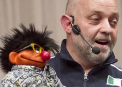 Addio a Pietro Ghislandi, morto a 68 anni dopo una 'lunga malattia' il comico e ventriloquo del pupazzo Sergio, recitò anche con Pozzetto 