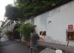 Milano, il Teatro Parenti "vandalizzato" con scritte pro-Gaza: "Israele terrorista", "Con la Palestina fino alla vittoria”