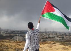 La ridicola manifestazione pro Gaza con il Pd, senza pro Pal e con le bandiere israeliane
