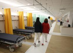 Covid, morta paziente di 66 anni vaccinata con 6 dosi, ospedale San Martino di Genova al GdI: "Sbarcata da nave con polmonite, cure ignote, l'abbiamo intubata"