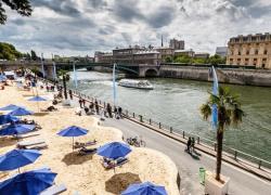 Parigi, riaprono gli stabilimenti balneari in riva alla Senna ma per fare il bagno bisognerà superare un test di nuoto