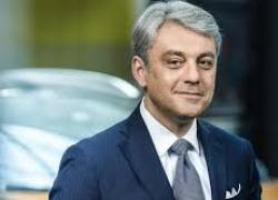 Renault, al via il totonomi dopo l'uscita di de Meo, in pole Wayne Griffiths, seguito dall'ex CEO Stellantis, Carlos Tavares