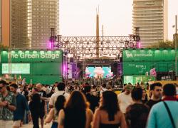 Plenitude porta energia sostenibile ai festival musicali, batterie e fotovoltaico per eventi live in Italia e in Europa