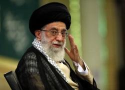 Guerra Israele-Iran, Idf: “Teheran usa bombe a grappolo”, Khamenei deride gli Usa: “Chiuderò Stretto Hormuz, Trump un fesso”