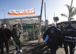Appia Antica, "inutili piste ciclabili" nel vivaio Idea Verde espropriato dal comune di Roma nel 1996, ex proprietari in protesta: "Non siamo abusivi"