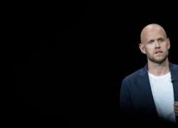 Ceo di Spotify Daniel Ek investe 690 mln$ nella start-up di droni militari Helsing, artisti si ribellano: "La musica come arma? No, grazie"