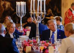 Cena Vertice Nato all'Aja, Meloni e Trump seduti vicini, nel menù tonno scottato, filetto e cioccolata per festeggiare il ritorno agli armamenti