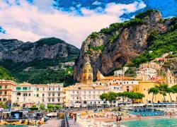 Costiera Amalfitana, è qui il paradiso? Potete giurarci! Soprattutto in estate, quando fioccano tanti appuntamenti magici tra mare, fiori e…”pezze” 
